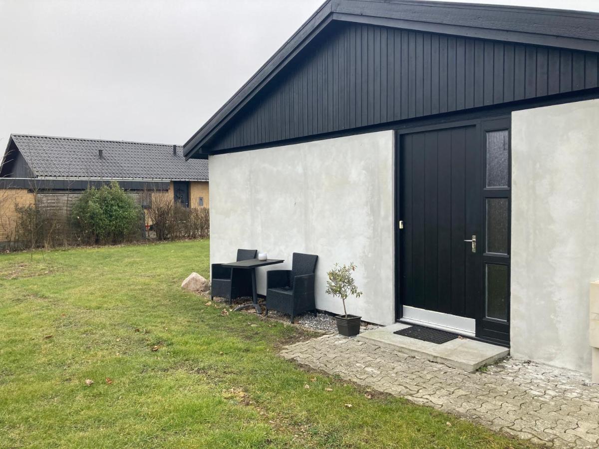 Villa Med Private Vaerelser Delt Badevaerelse/Kokken, Viby Sj. Exterior photo